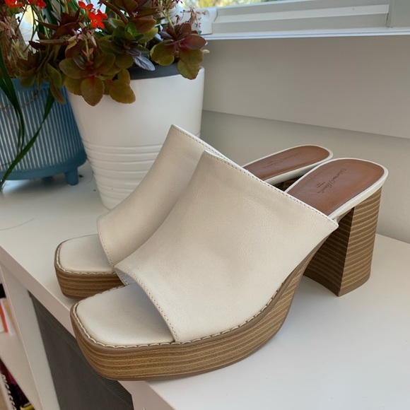 Universal Thread Heels - Picture 4 of 4